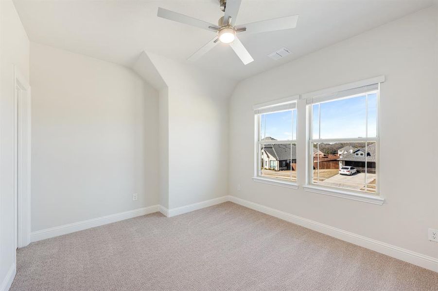 Spacious, unfurnished interior of a new home in Triple Diamond Ranch, Mansfield (Image 36).