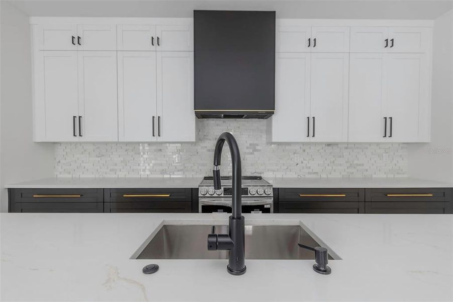 Spacious, unfurnished interior of a new home in , Tampa (Image 39).