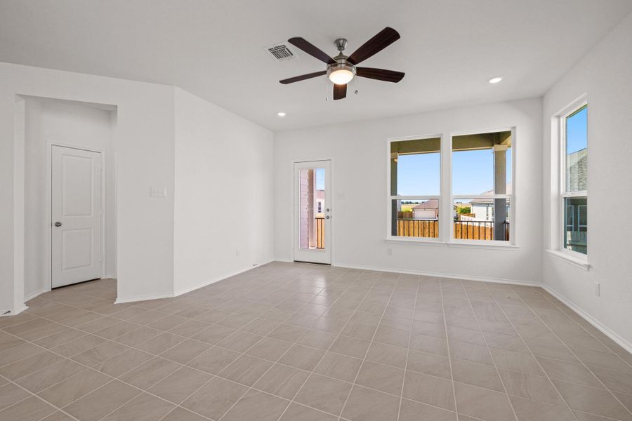 Spacious, unfurnished interior of a new home in Sonterra - Cool Water, Jarrell (Image 8).