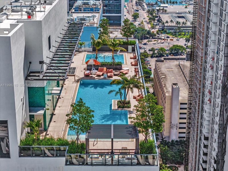 Condo located in Miami, FL showcasing its design and architecture (Image 22).