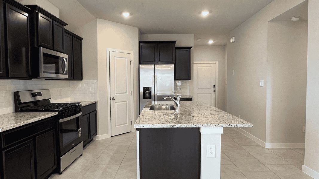 Furnished interior view inside a new home in Saratoga Crossing, Corpus Christi (Image 5).