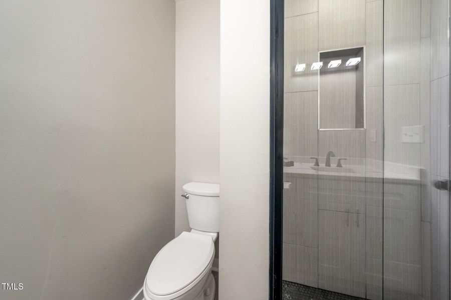 19-web-or-mls-616 Belt St-25