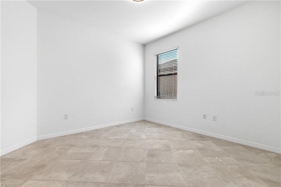 Spacious, unfurnished interior of a new home in , Fort Myers (Image 18).