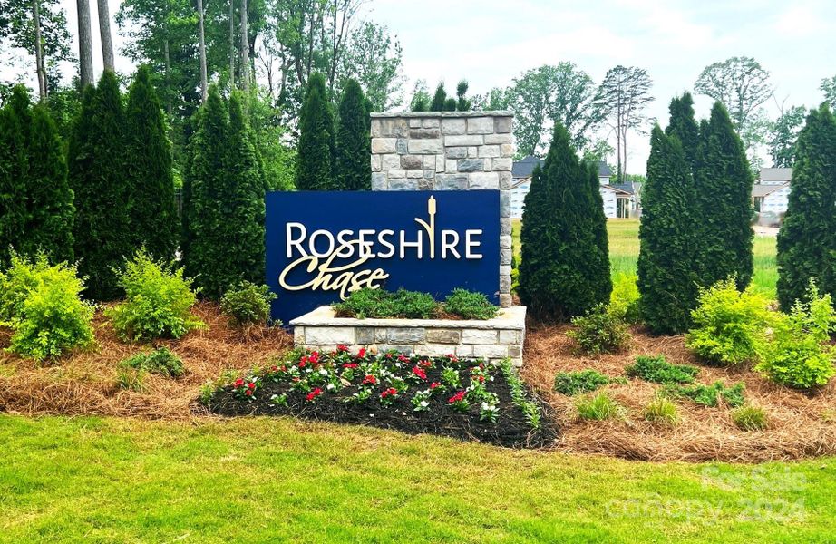 Roseshire Chase, Huntersville, is Located between Gilead Rd (exit 23) & Sam Furr Rd (exit 25), this ideal & highly preferred location is just minutes from shops, restaurants, outdoor activities, and entertainment at Birkdale Village, Lake Norman, and Rosedale Shopping Village. The new Torrence Creek Greenway gives residents direct access to nearly 20 miles of greenway, nature trails, and urban trails winding through Huntersville, Cornelius, & Davidson. Perfect way to enjoy the outdoors & all the amenities of Huntersville & Lake Norman. All this & just 15 miles from Center City Charlotte.