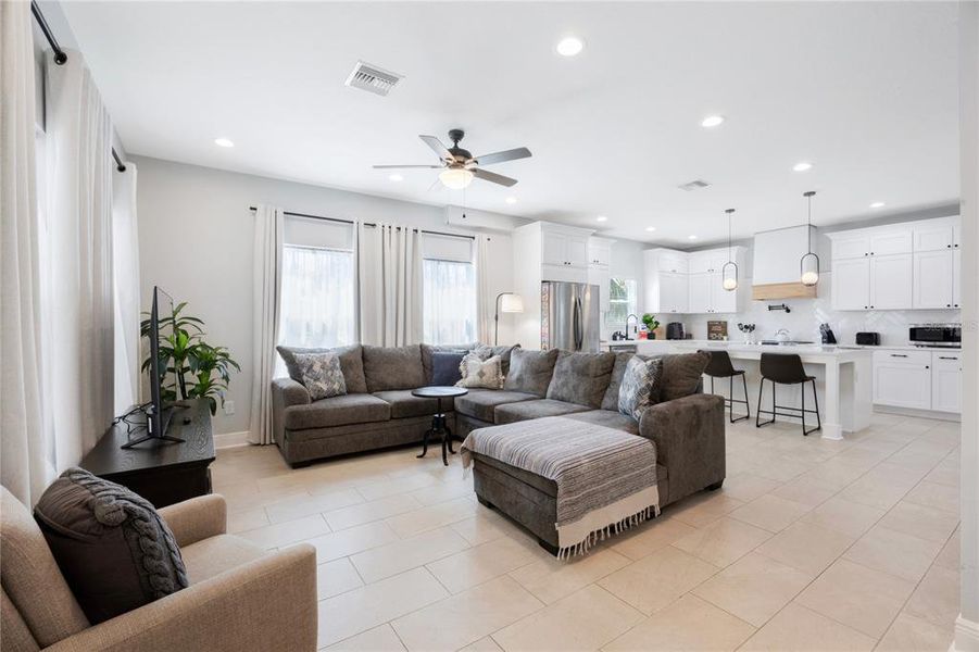 Furnished interior view inside a new home in , Tarpon Springs (Image 15).
