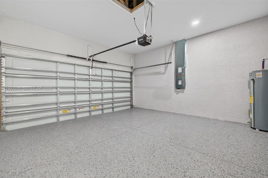 Spacious, unfurnished interior of a new home in , Lehigh Acres (Image 22).