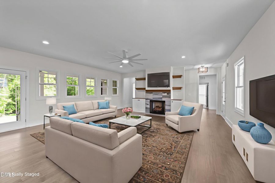 20-web-or-mls-VB4A7848 - Living Room - S 20-web-or-mls-VB4A7848 - Living Room - S