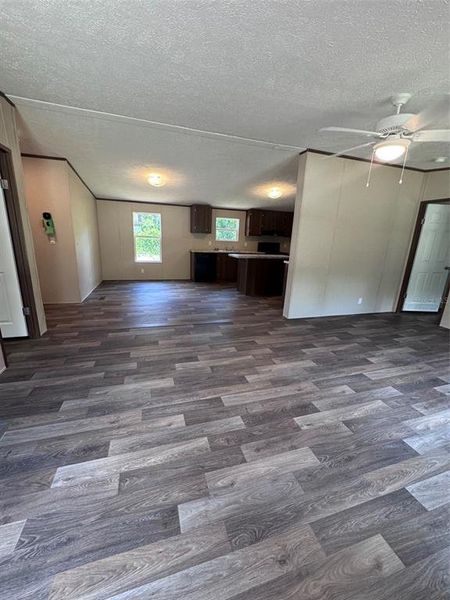 Spacious, unfurnished interior of a new home in , Ocala (Image 9).