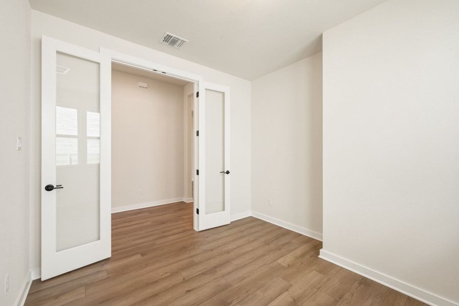 Spacious, unfurnished interior of a new home in Wolf Ranch, Georgetown (Image 32).