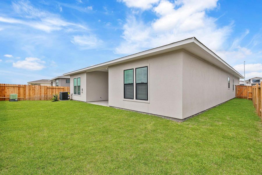 Exterior details and patio area of a home in Hallimore Ranch, Rosenberg (Image 1).