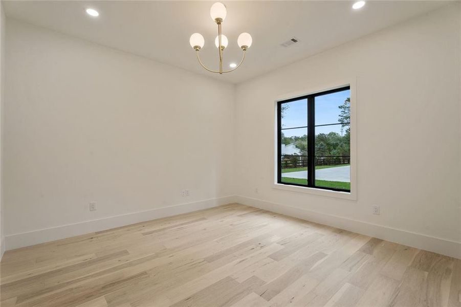 Spacious, unfurnished interior of a new home in , Alpharetta (Image 44).
