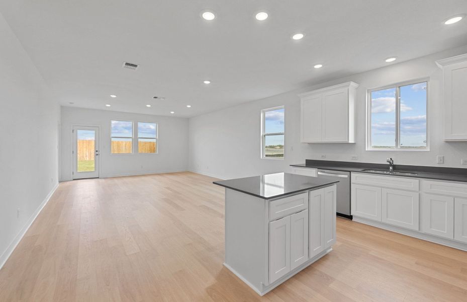 Furnished interior view inside a new home in Alto, San Marcos (Image 7).