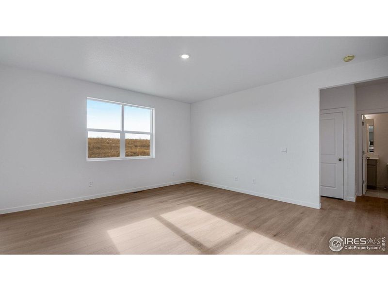 Spacious, unfurnished interior of a new home in Vista Meadows, Fort Lupton (Image 37).