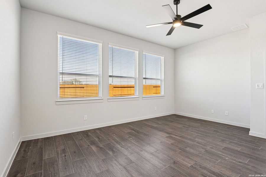 Spacious, unfurnished interior of a new home in Stream Waters, Seguin (Image 9).