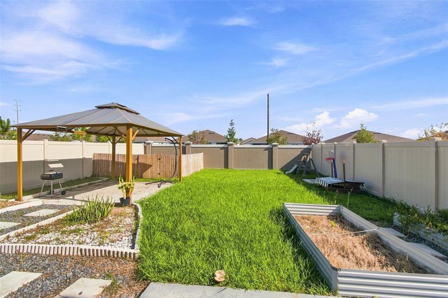 Exterior details and patio area of a home in , Wesley Chapel (Image 3).