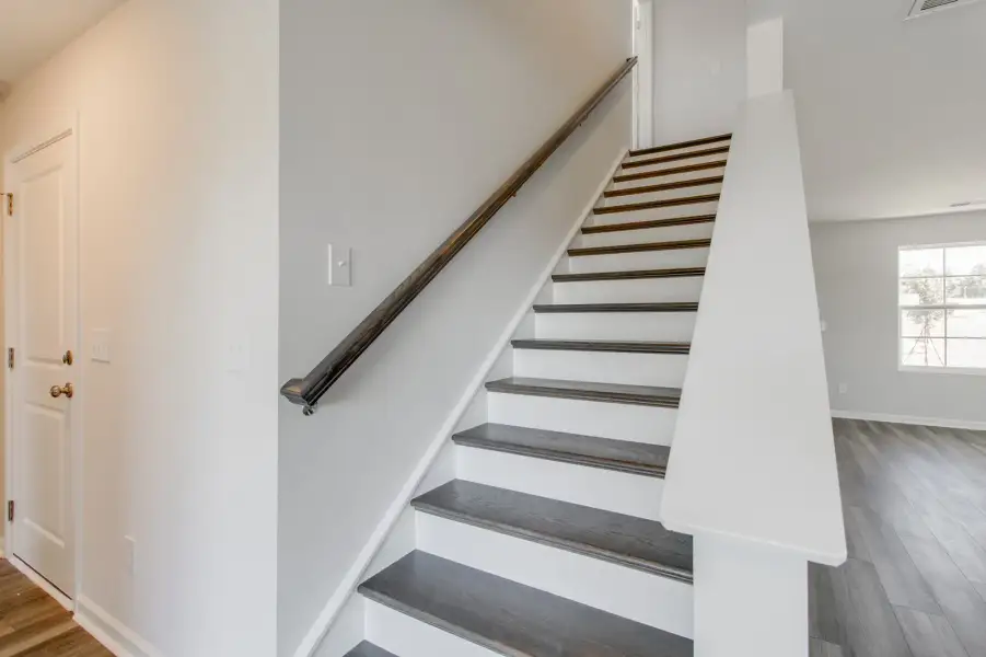 Spacious, unfurnished interior of a new home in Ellington, Elgin (Image 25).