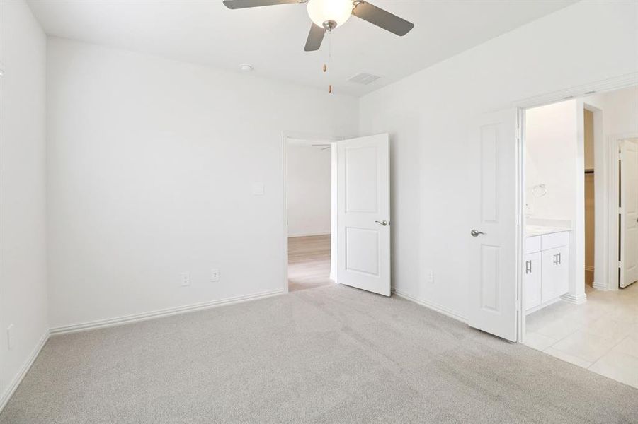Spacious, unfurnished interior of a new home in Lakehaven - Spring Series, Farmersville (Image 27).