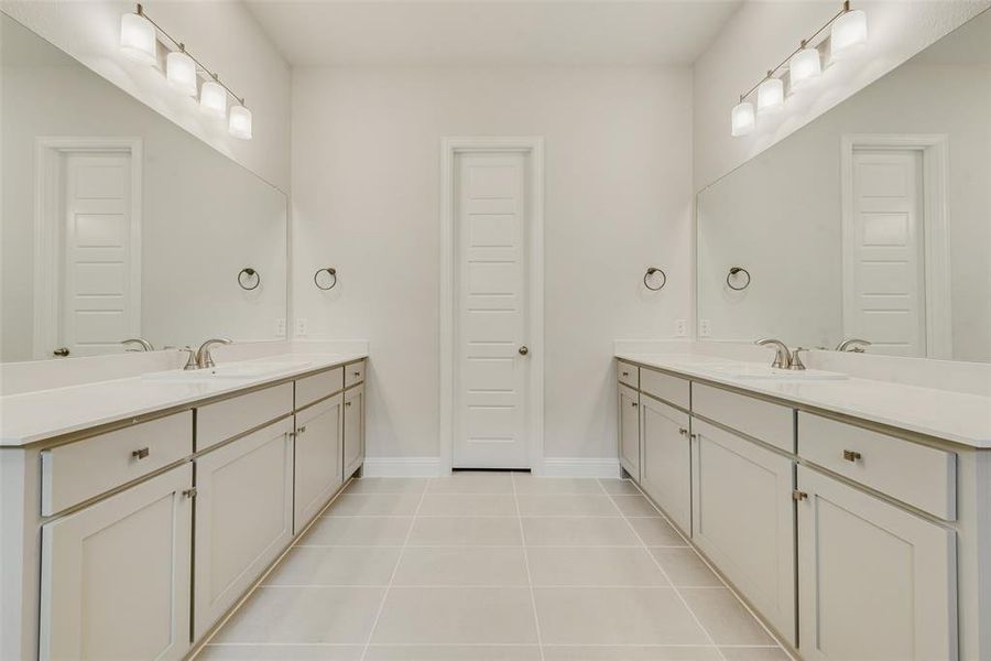 Furnished interior view inside a new home in Bayside, Rowlett (Image 8).