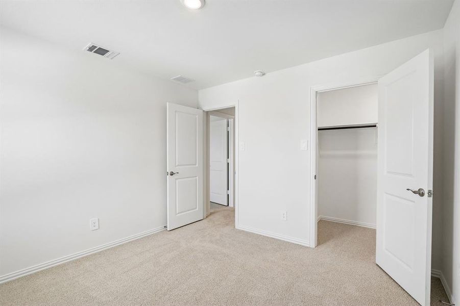 Spacious, unfurnished interior of a new home in Oak Ridge Park, Corinth (Image 24).