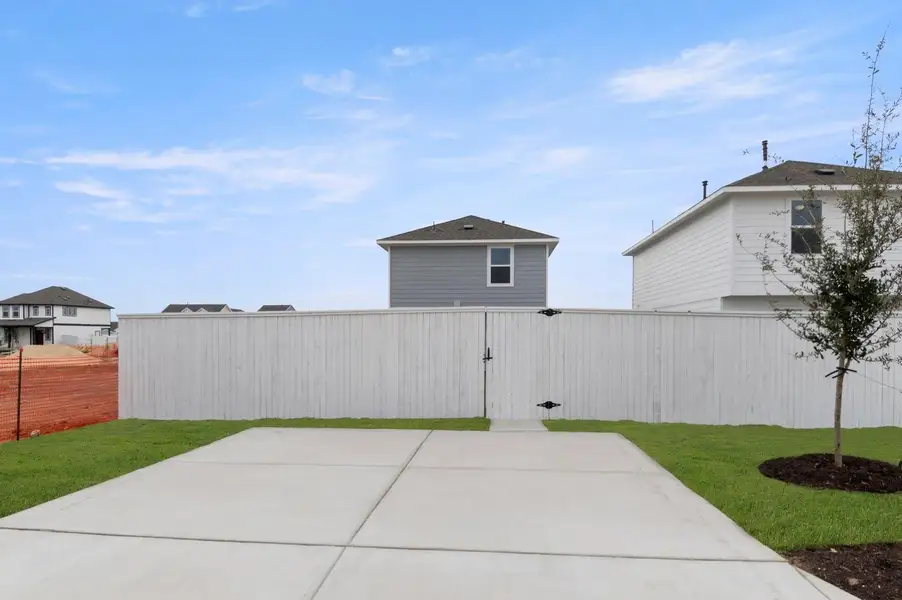 Exterior details and patio area of a home in Harvest Ridge, Elgin (Image 3).