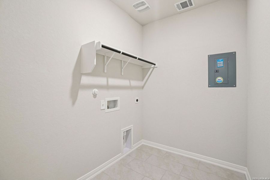 Spacious, unfurnished interior of a new home in Carmel Ranch, Schertz (Image 33).