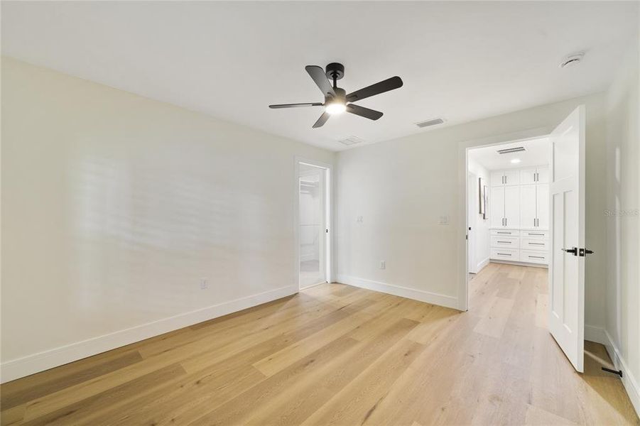 Spacious, unfurnished interior of a new home in , Winter Garden (Image 23). Spacious, unfurnished interior of a new home in , Winter Garden (Image 23).