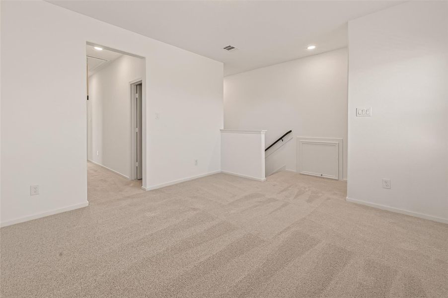 Spacious, unfurnished interior of a new home in Lago Mar, Texas City (Image 28).