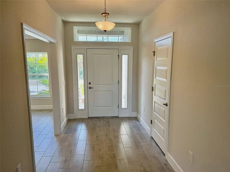 Spacious, unfurnished interior of a new home in South Gulf Cove, Port Charlotte (Image 7).