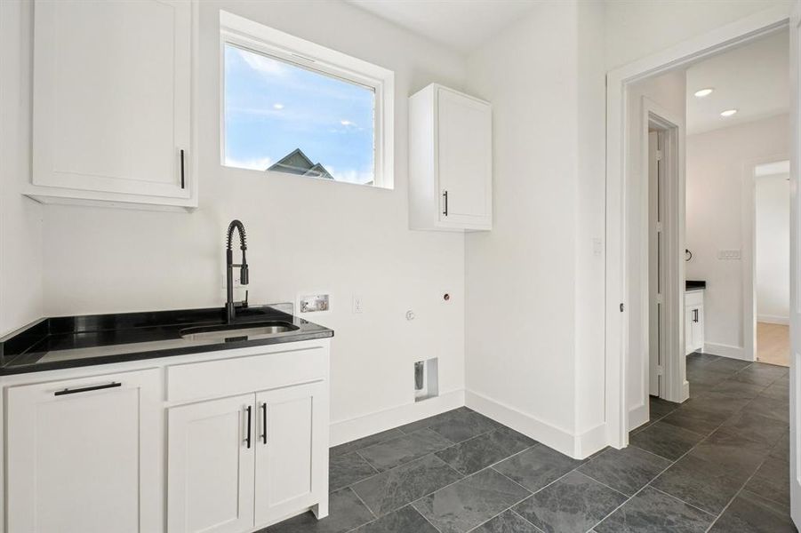 Furnished interior view inside a new home in , Rowlett (Image 30).