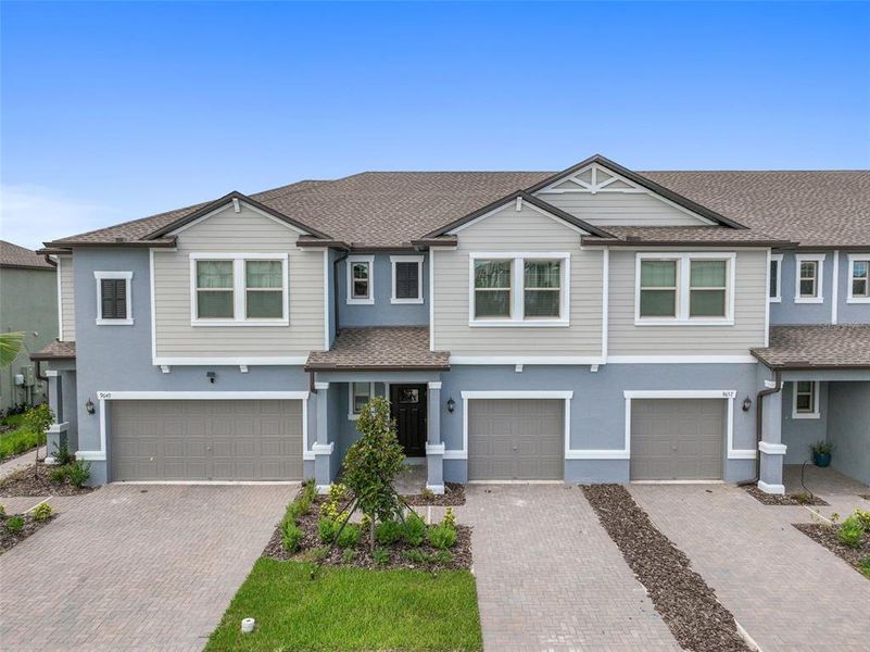 Exterior details and patio area of a home in , Land O' Lakes (Image 31).