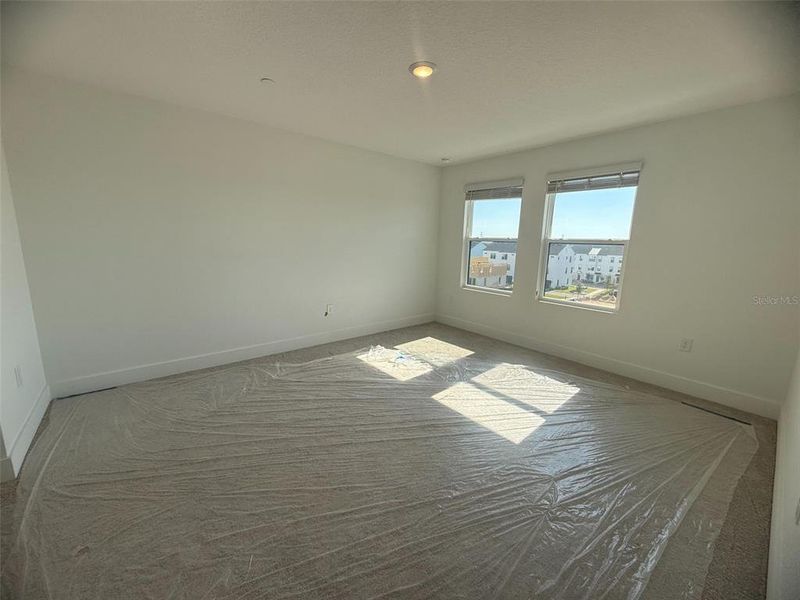 Spacious, unfurnished interior of a new home in Parkview at Hamlin, Winter Garden (Image 15).