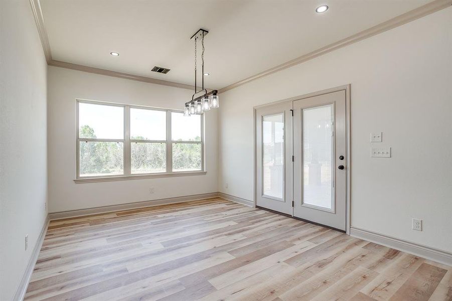 Spacious, unfurnished interior of a new home in , Nemo (Image 22).