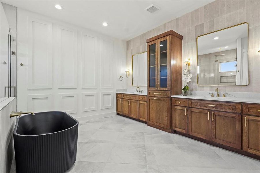 Furnished interior view inside a new home in , Waxahachie (Image 11).