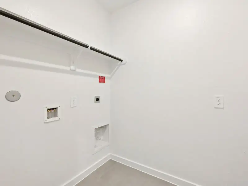 Spacious, unfurnished interior of a new home in Stewart's Ranch, Conroe (Image 14).