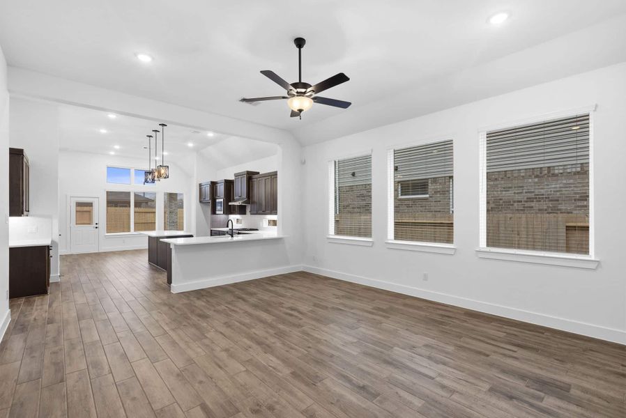 Spacious, unfurnished interior of a new home in Mulberry Farms, Santa Fe (Image 13).