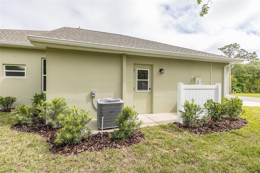 Exterior details and patio area of a home in , Homosassa (Image 32).