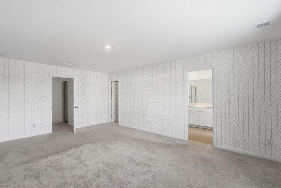 Spacious, unfurnished interior of a new home in , North Charleston (Image 15).