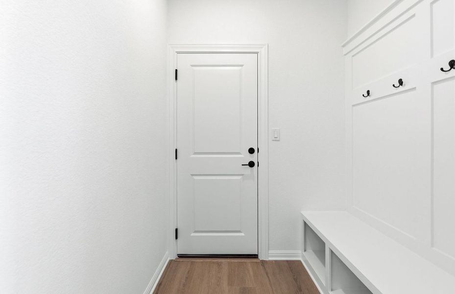 Spacious, unfurnished interior of a new home in Crescent Bluff, Georgetown (Image 32).