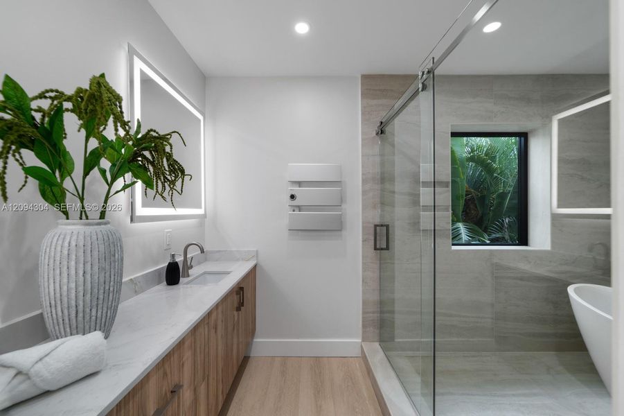Furnished interior view inside a new home in , Hollywood (Image 17).