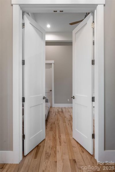 Spacious, unfurnished interior of a new home in , Alexander (Image 23).