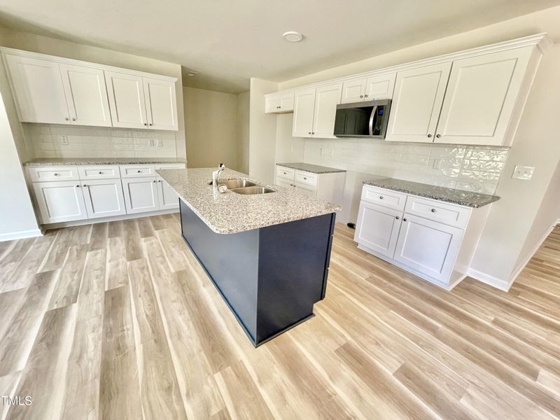 FF89EF52-1306-45FC-893B-0F52E6F390BC_1_2