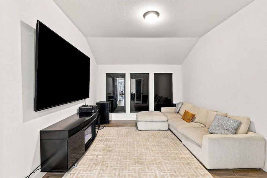 Furnished interior view inside a new home in Valencia, Manvel (Image 5).