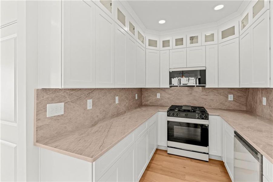 Furnished interior view inside a new home in , Villa Rica (Image 12).