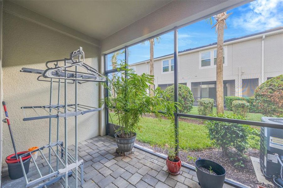 Exterior details and patio area of a home in , Lutz (Image 2).