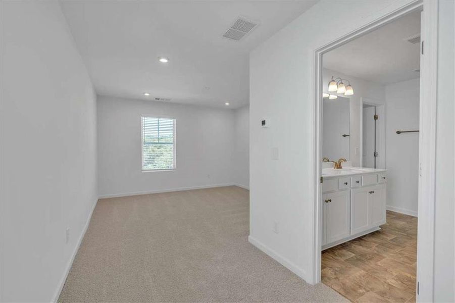 Spacious, unfurnished interior of a new home in The View at Groover's Lake, Lithia Springs (Image 33).