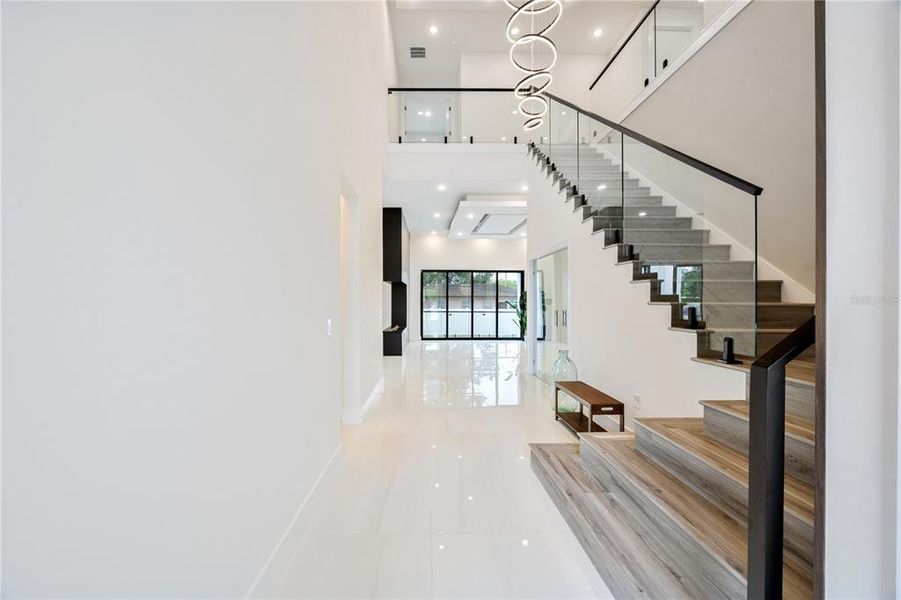Spacious, unfurnished interior of a new home in , Tampa (Image 39).
