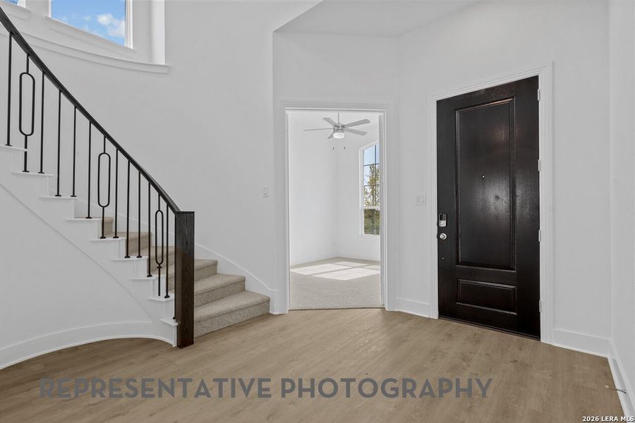 Spacious, unfurnished interior of a new home in Davis Ranch, San Antonio (Image 19).