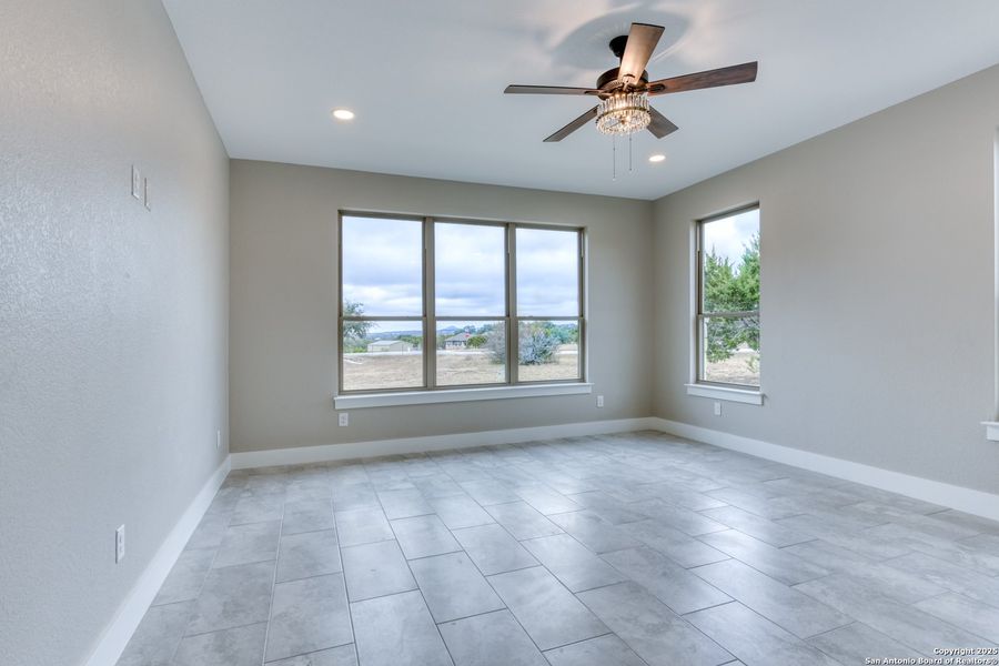 Spacious, unfurnished interior of a new home in , Bandera (Image 22).