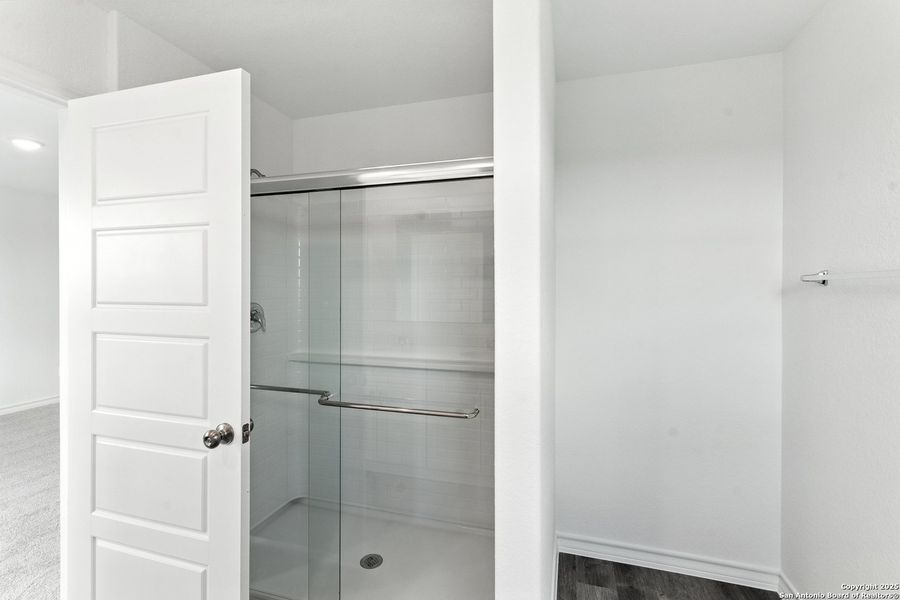 Spacious, unfurnished interior of a new home in Horizon Ridge, San Antonio (Image 10).