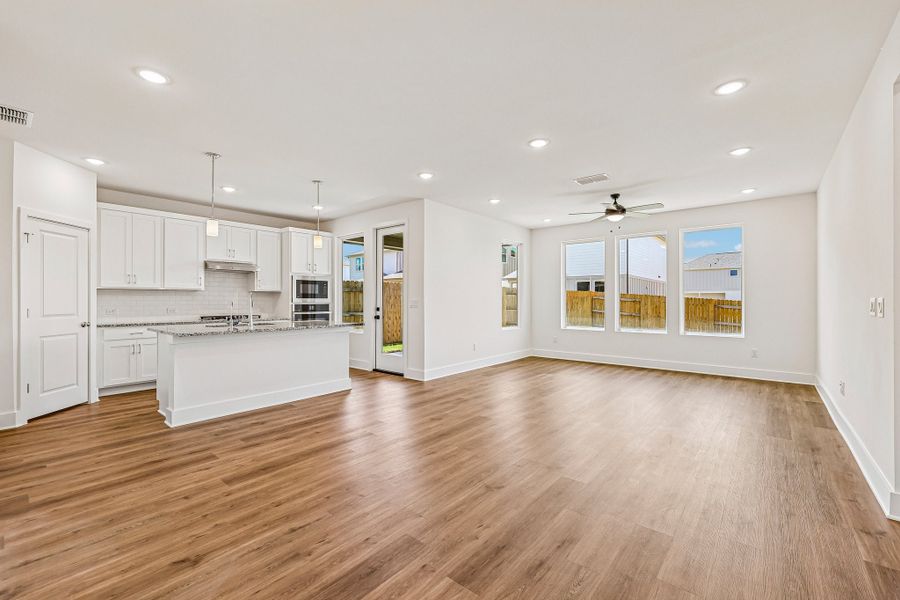 Spacious, unfurnished interior of a new home in Freedom at Anthem, Kyle (Image 8).